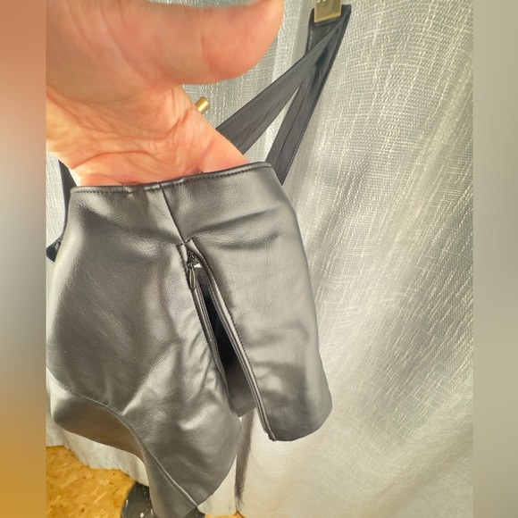 Abercrombie & Fitch Black Convertible faux leather Fitted Bustier Tank medium - Picture 10 of 11